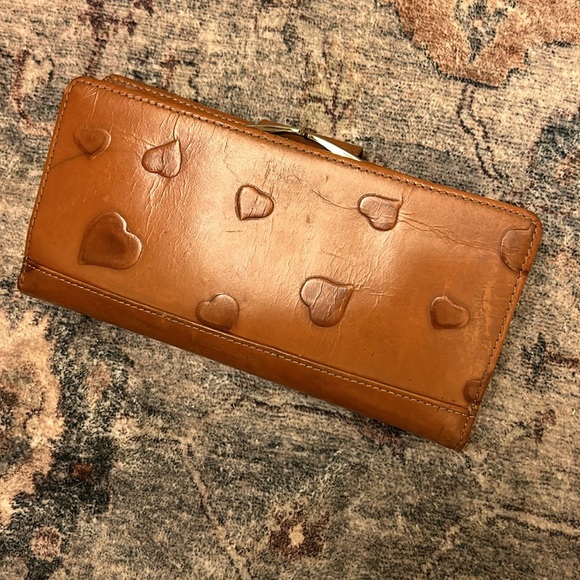 HATO HASI HEART EMBOSSED LONG WALLET - Picture 2 of 5